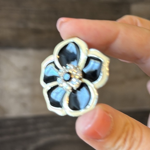 Vintage 80s black cream enamel rhinestone flower pendant glam retro jewelry - Picture 10 of 11